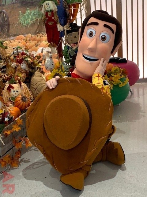 Halloween Party at Nicklaus Children’s Hospital | Ale Ramos Therapy Animals