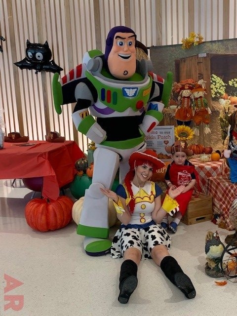 Halloween Party at Nicklaus Children’s Hospital | Ale Ramos Therapy Animals