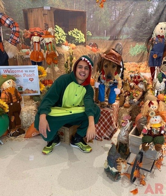 Halloween Party at Nicklaus Children’s Hospital | Ale Ramos Therapy Animals