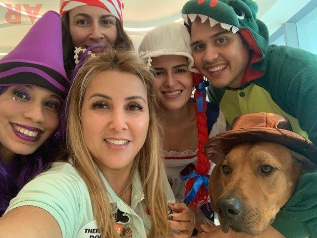 Halloween Party at Nicklaus Children’s Hospital | Ale Ramos Therapy Animals