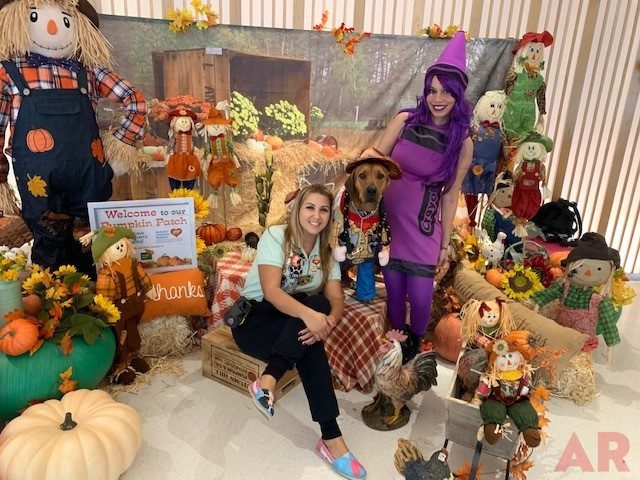 Halloween Party at Nicklaus Children’s Hospital | Ale Ramos Therapy Animals