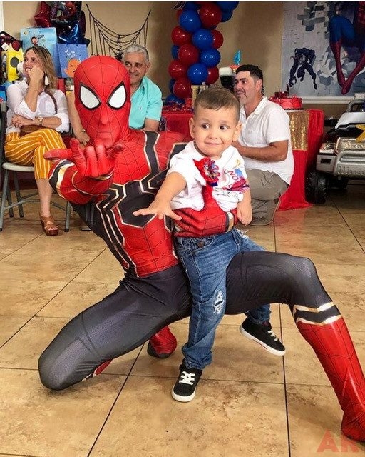 Kayson invite Apollo to celebrate his birthday | Ale Ramos Therapy Animals