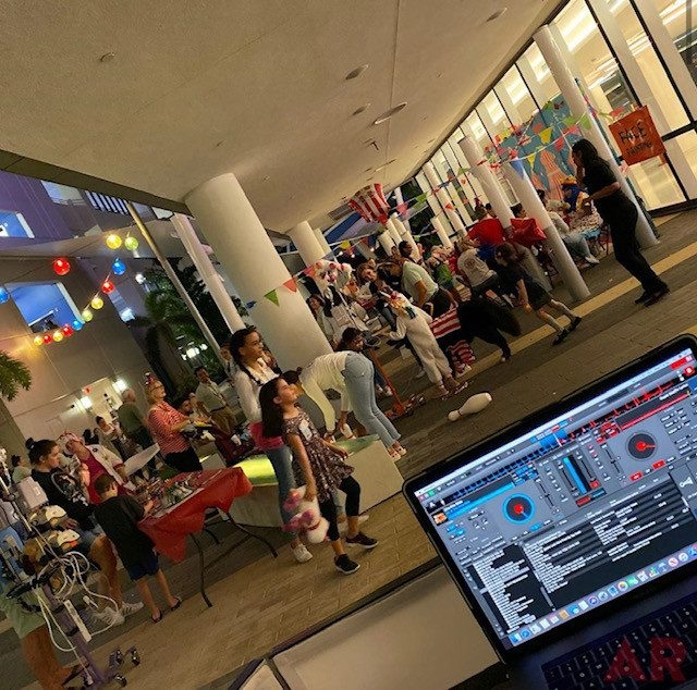 Radio Lollipop Birthday Party at Nicklaus Children’s Hospital | Ale Ramos Therapy Animals