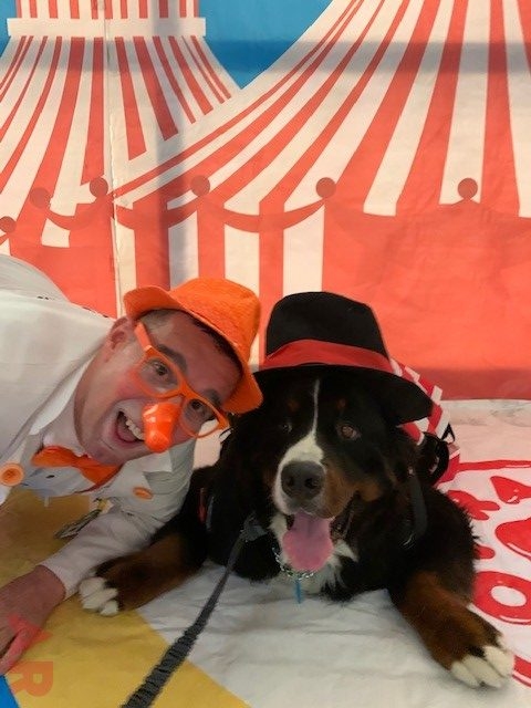 Radio Lollipop Birthday Party at Nicklaus Children’s Hospital | Ale Ramos Therapy Animals