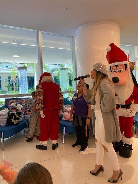 Santa Paws | Ale Ramos Therapy Animals