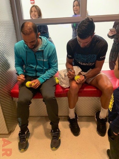 Tennis Players visit Nicklaus Children’s Hospital with Apollo | Ale Ramos Therapy Animals