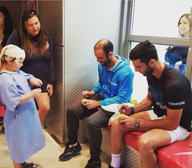Tennis Players visit Nicklaus Children’s Hospital with Apollo | Ale Ramos Therapy Animals