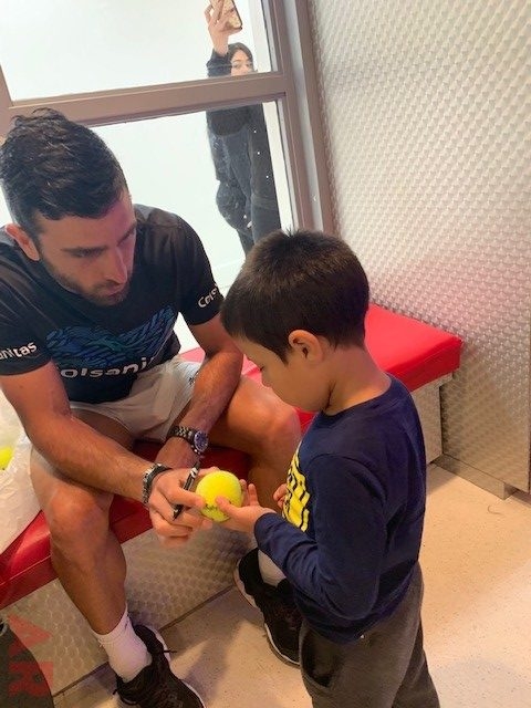 Tennis Players visit Nicklaus Children’s Hospital with Apollo | Ale Ramos Therapy Animals
