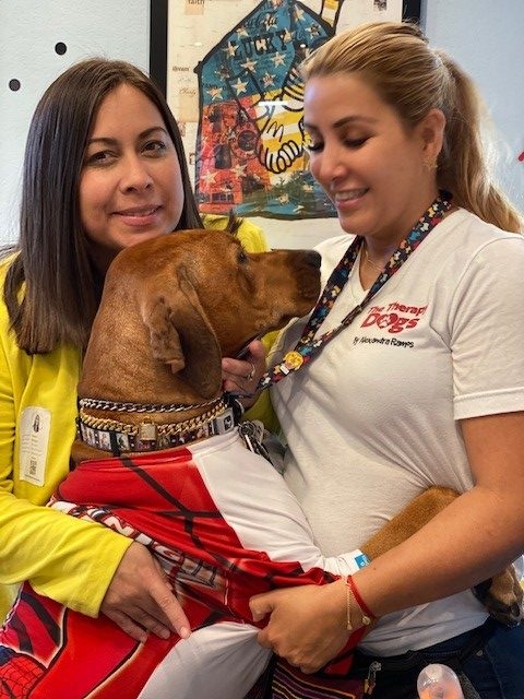 Thanksgiving Day at  Ronald MacDonalds House | Ale Ramos Therapy Animals