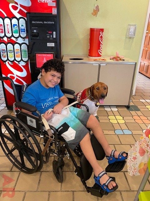 Thanksgiving Day at  Ronald MacDonalds House | Ale Ramos Therapy Animals