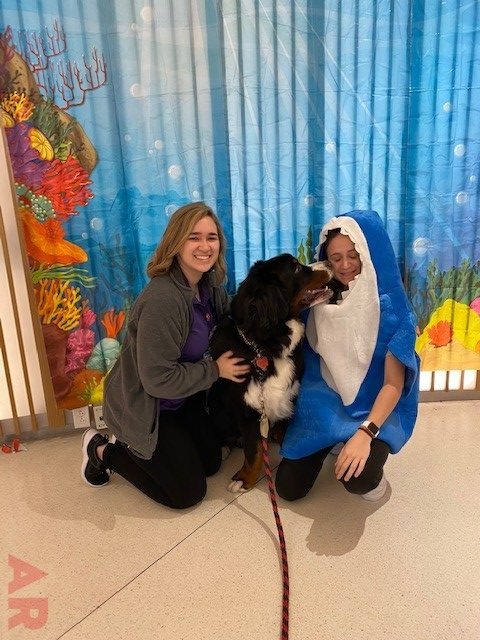 Baby Shark event at Nicklaus Children’s Hospital | Ale Ramos Therapy Animals