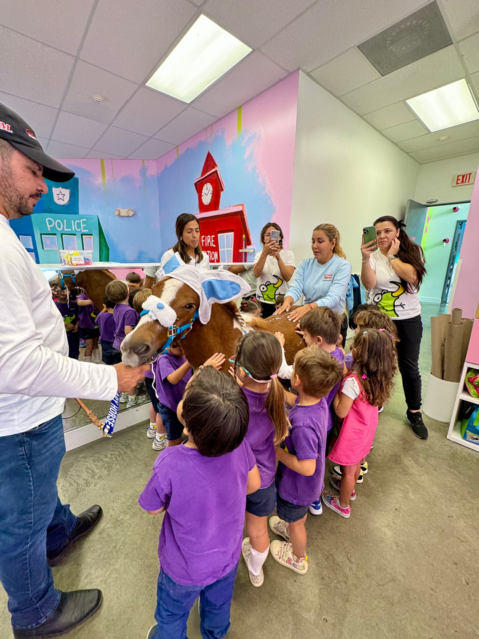 Aguamarina School visit by Pegasus - April 4, 2025 | Ale Ramos Therapy Animals