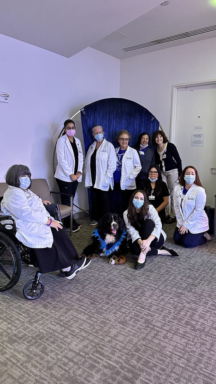 Apollo at Lung Cancer Event at Mount Sinai | Ale Ramos Therapy Animals