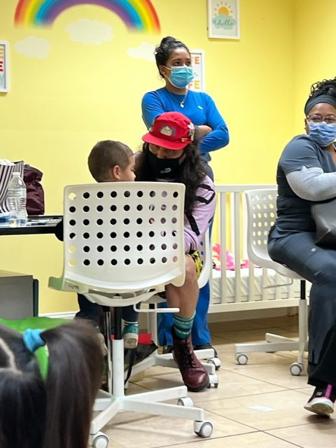 Apollo Christmas visit at Pedikidz | Ale Ramos Therapy Animals