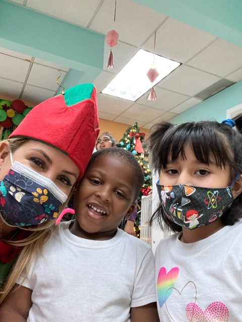 Apollo Christmas visit at Pedikidz | Ale Ramos Therapy Animals