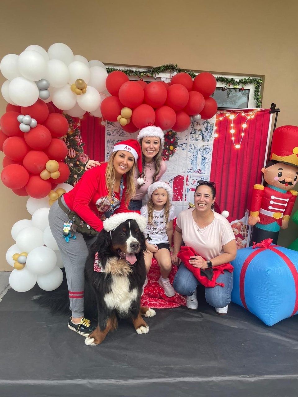 Christmas Donation at Le Jardin by Meraki Wellness | Ale Ramos Therapy Animals