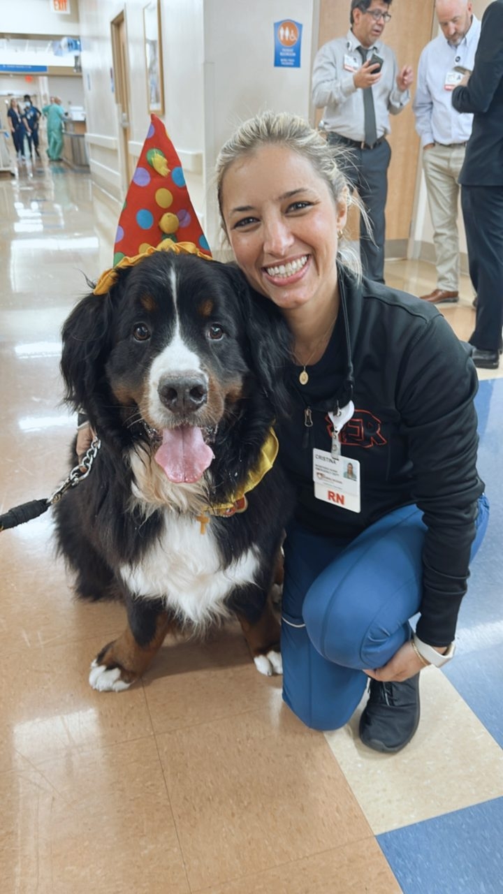 Kendall Regional Hospital - Halloween visit by Apollo | Ale Ramos Therapy Animals