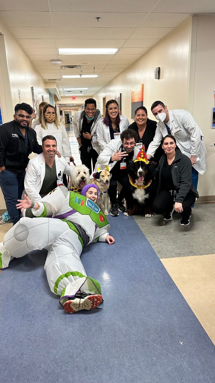 Kendall Regional Hospital - Halloween visit by Apollo | Ale Ramos Therapy Animals
