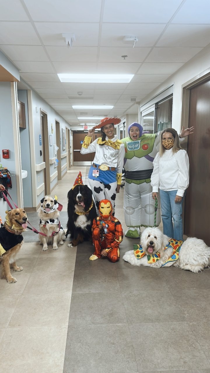 Kendall Regional Hospital - Halloween visit by Apollo | Ale Ramos Therapy Animals