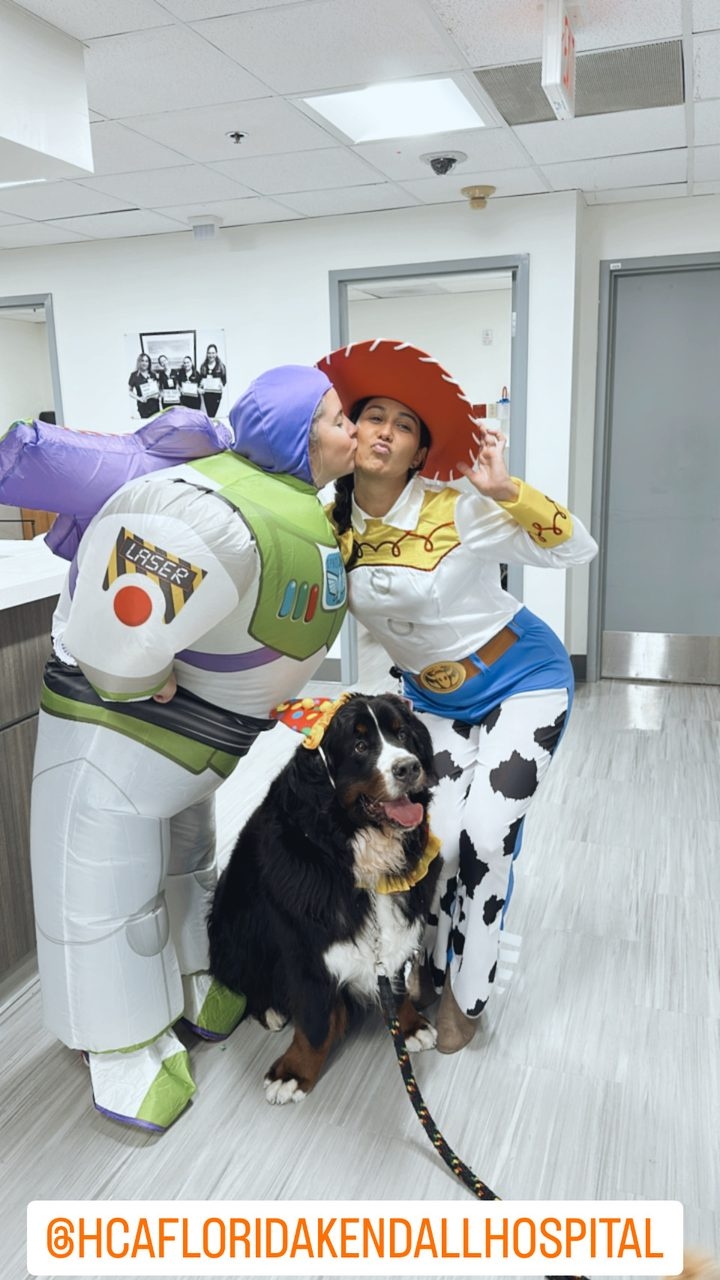 Kendall Regional Hospital - Halloween visit by Apollo | Ale Ramos Therapy Animals