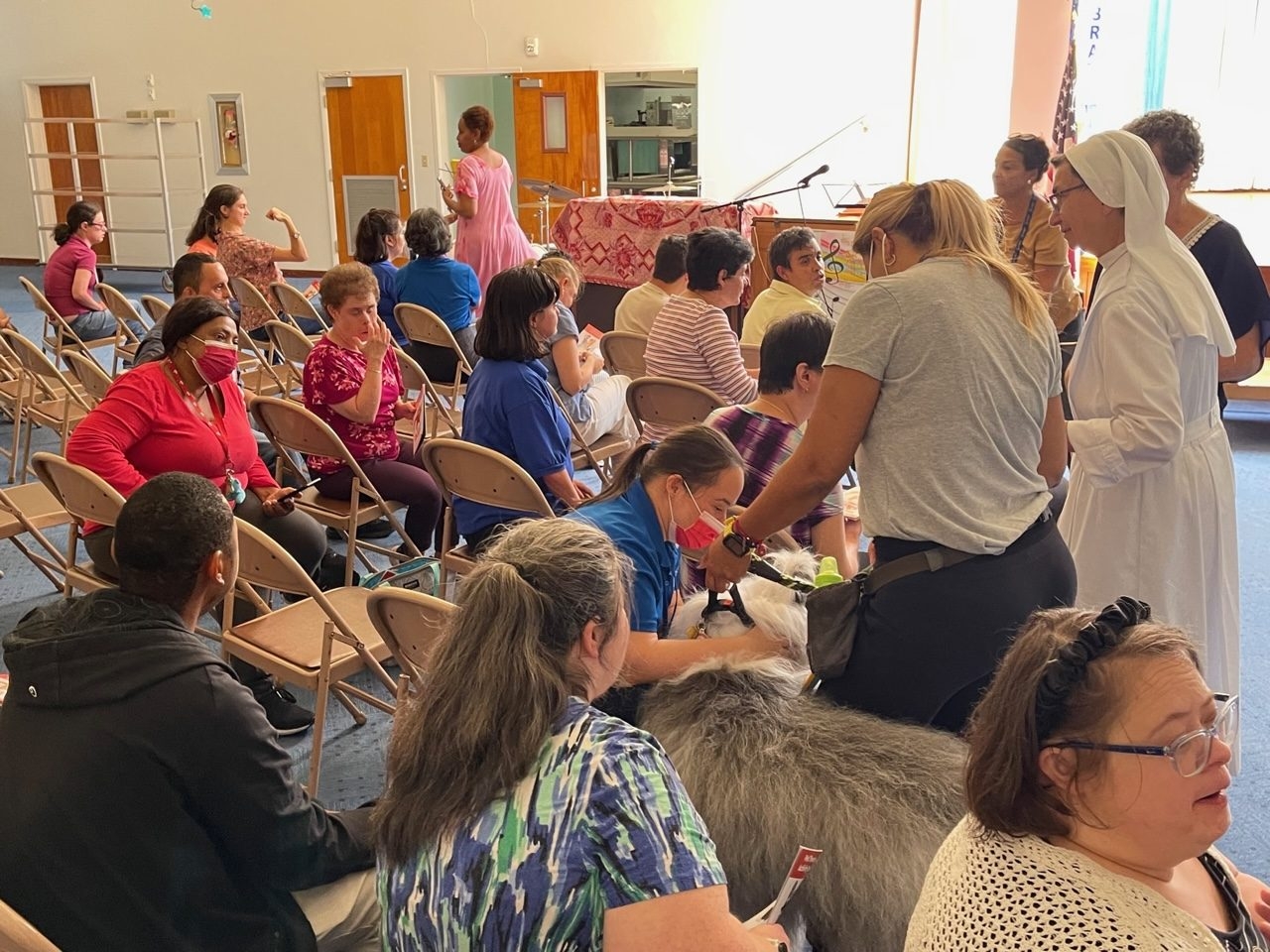 Marian Center visit by Thor | Ale Ramos Therapy Animals