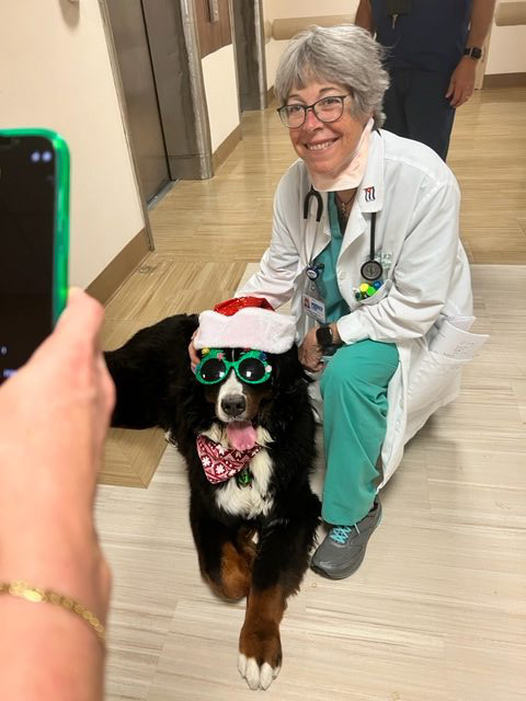 Mercy Hospital Christmas visit | Ale Ramos Therapy Animals
