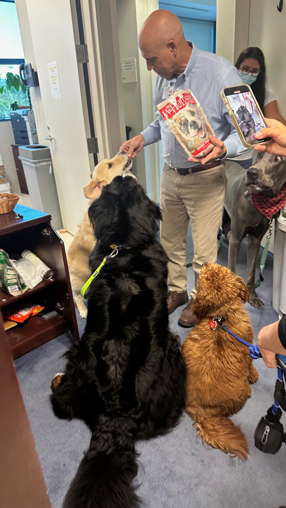  April 27, 2023 | Ale Ramos Therapy Animals