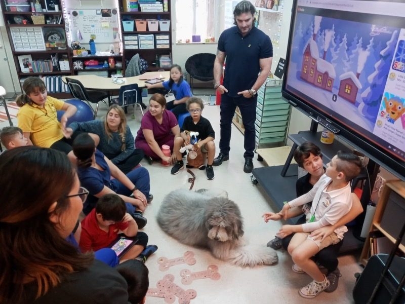 Our Pride Academy visit by Apollo | Ale Ramos Therapy Animals
