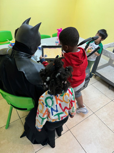 Pedikidz visit by Apollo + Batman - March 22, 2024 | Ale Ramos Therapy Animals