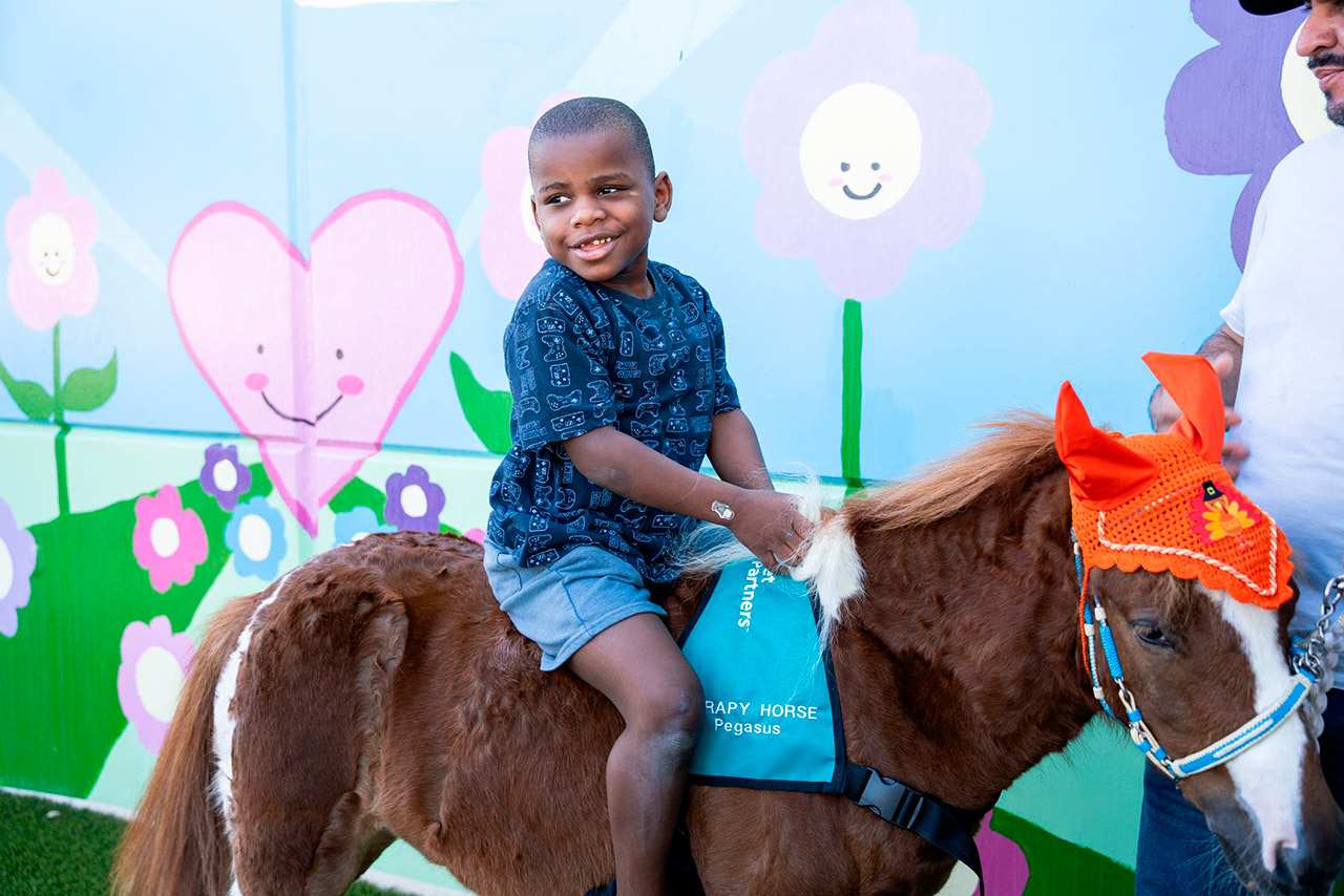 Pegasus visit Patches - PPEC | Ale Ramos Therapy Animals