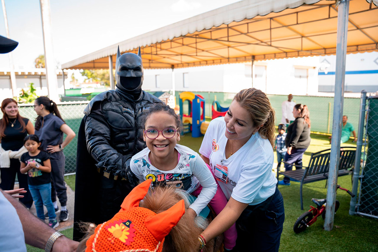 Pegasus visit Patches - PPEC | Ale Ramos Therapy Animals