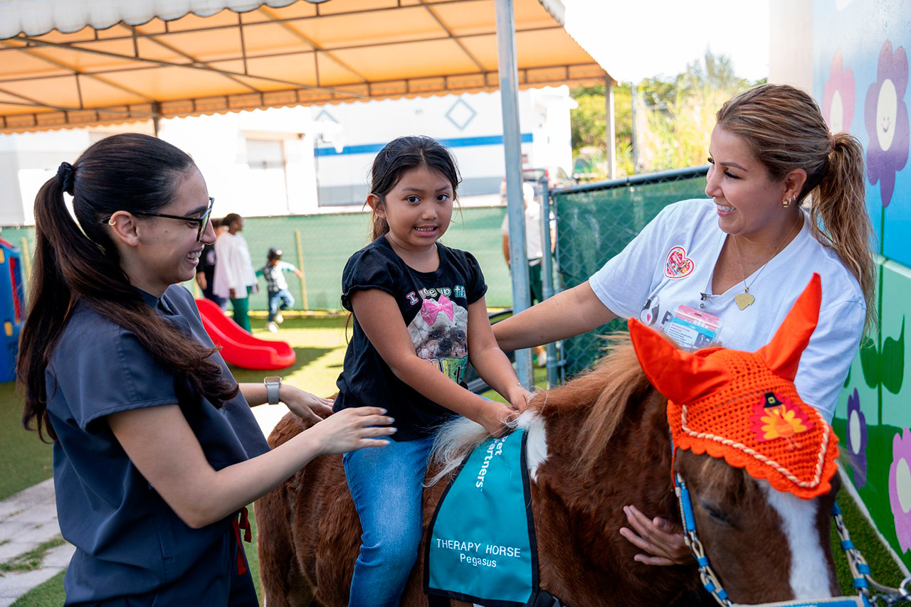Pegasus visit Patches - PPEC | Ale Ramos Therapy Animals