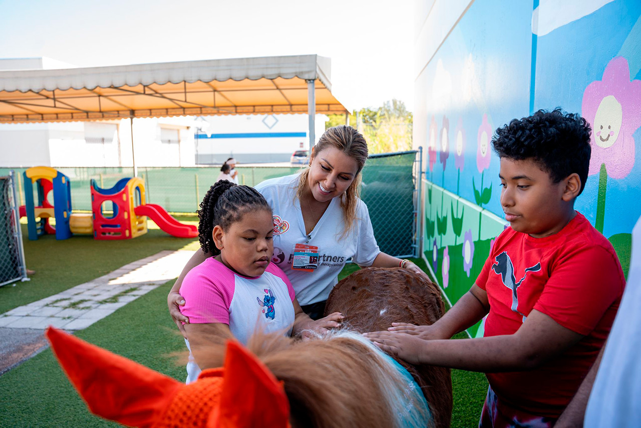 Pegasus visit Patches - PPEC | Ale Ramos Therapy Animals