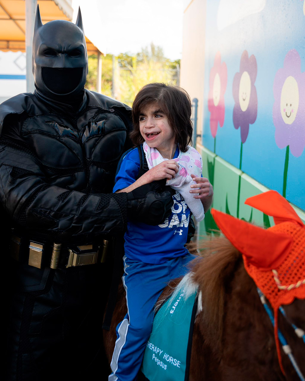 Pegasus visit Patches - PPEC | Ale Ramos Therapy Animals