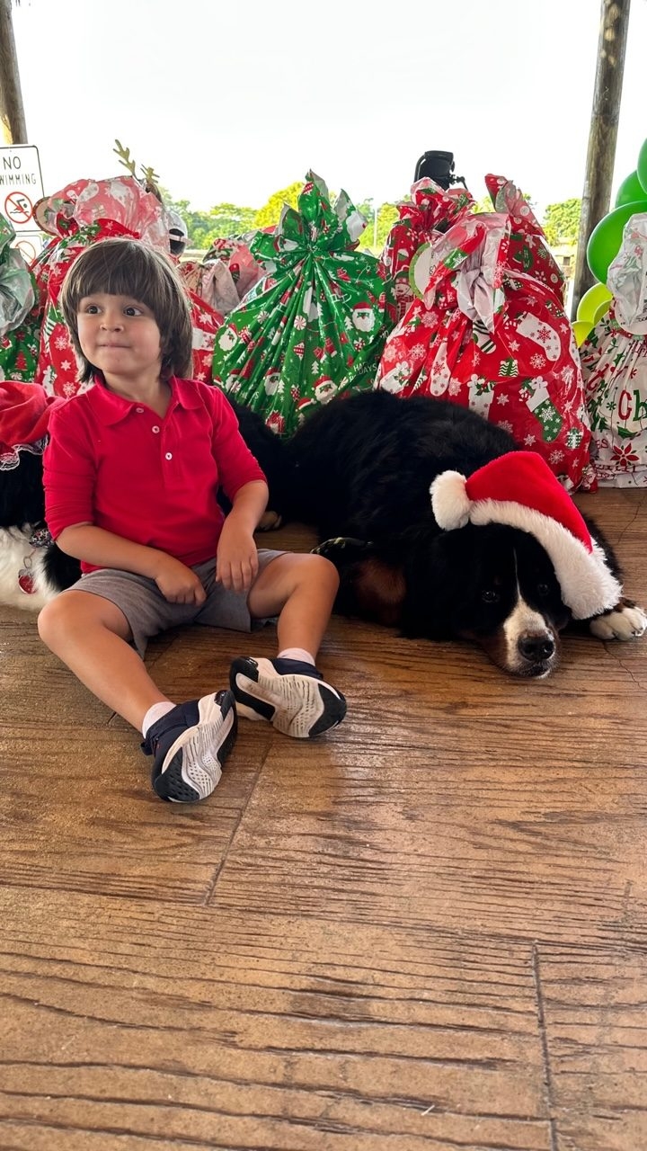 Santa Paws at Big Bear Academy | Ale Ramos Therapy Animals