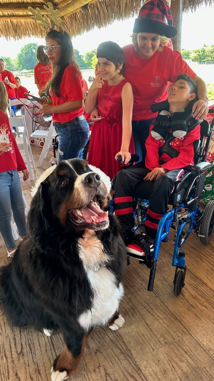 Santa Paws at Big Bear Academy | Ale Ramos Therapy Animals