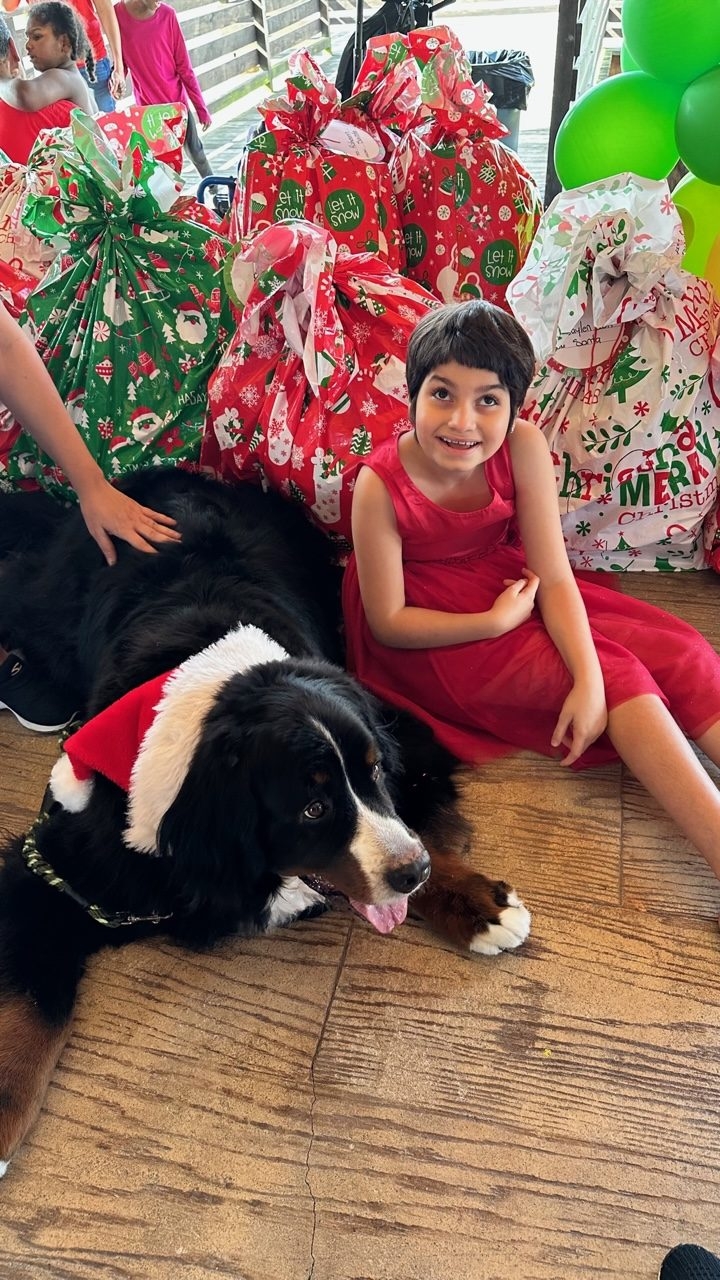 Santa Paws at Big Bear Academy | Ale Ramos Therapy Animals
