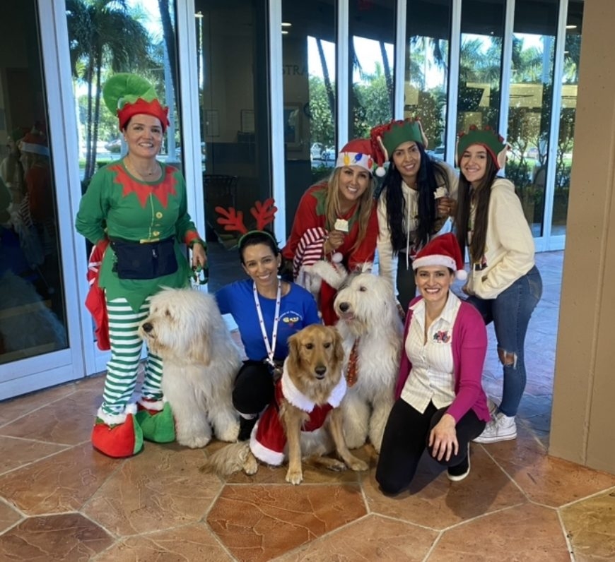 Santa Paws at Kendall Regional Hospital | Ale Ramos Therapy Animals