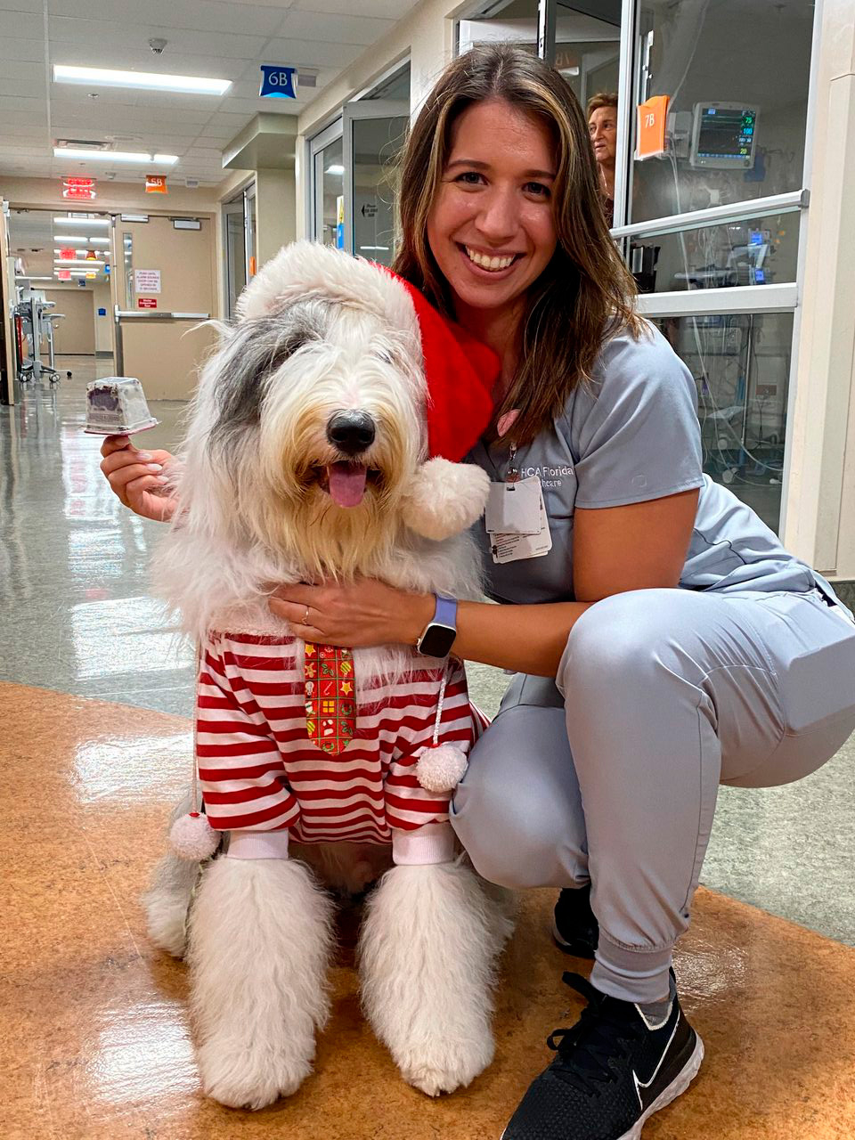 Santa Paws at Kendall Regional Hospital | Ale Ramos Therapy Animals