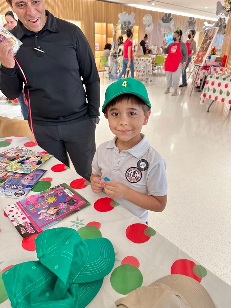 Santa Paws at Nicklaus Children’s Hospital | Ale Ramos Therapy Animals