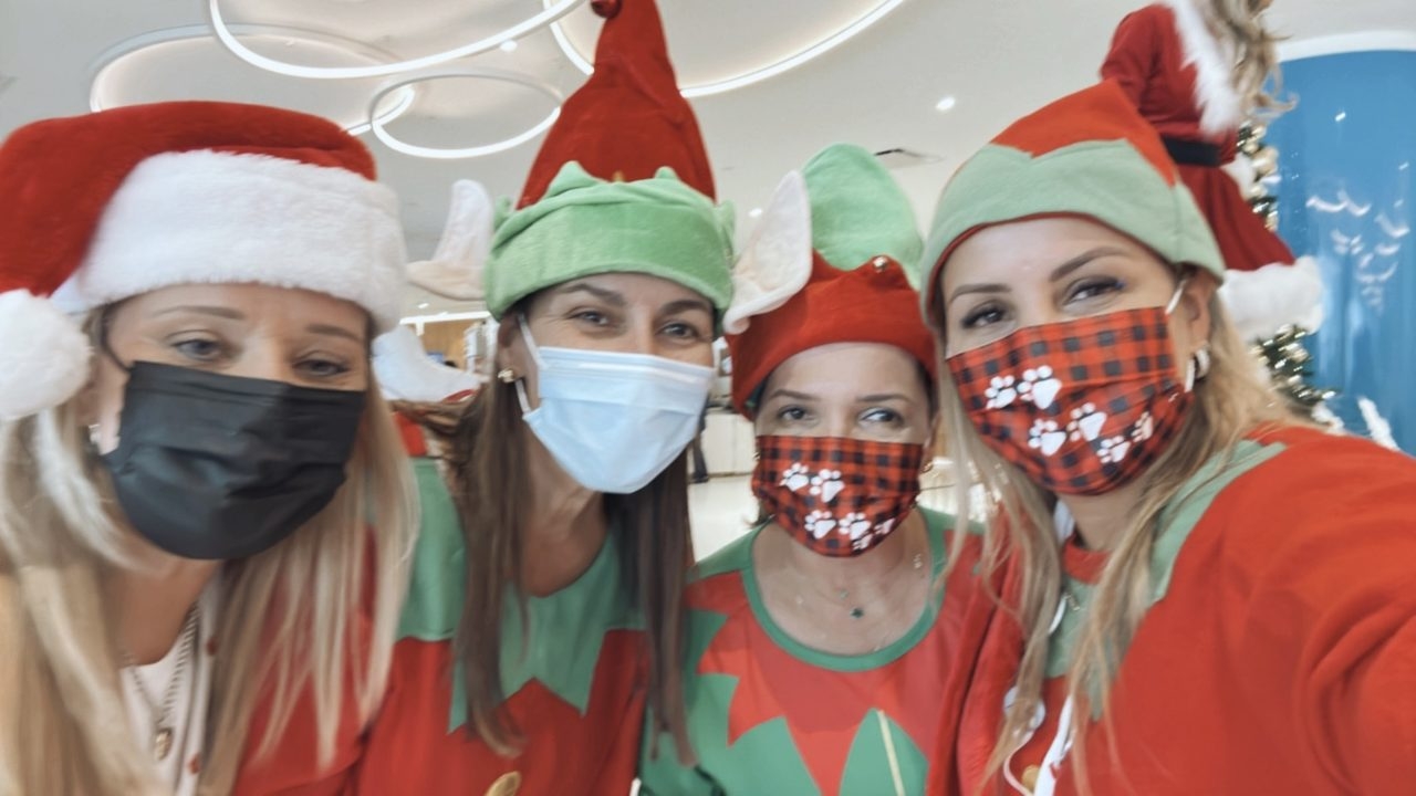 Santa Paws at Nicklaus Children’s Hospital | Ale Ramos Therapy Animals