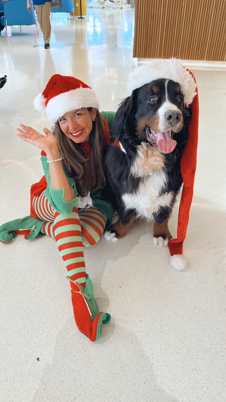 Santa Paws at Nicklaus Children’s Hospital | Ale Ramos Therapy Animals
