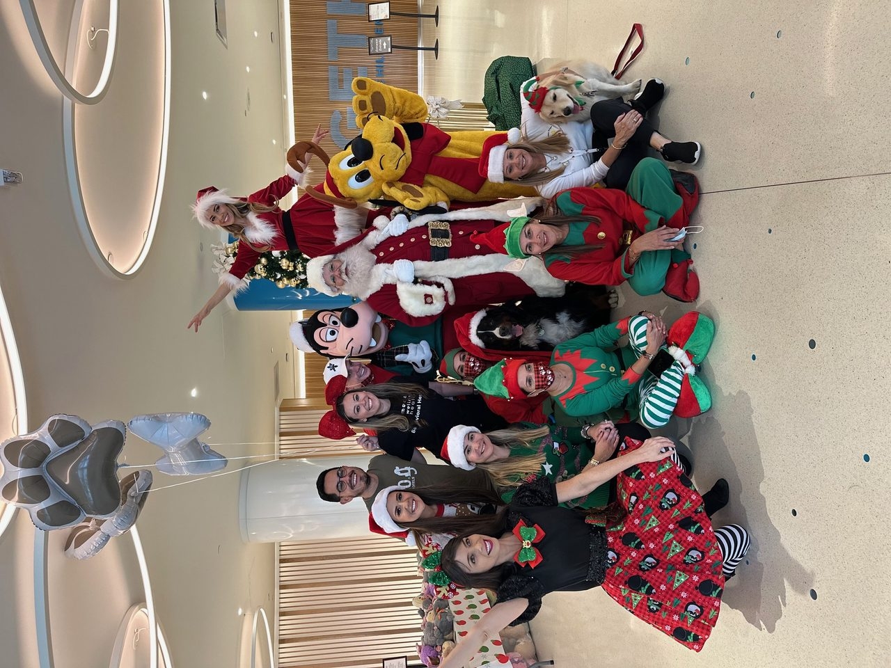 Santa Paws at Nicklaus Children’s Hospital | Ale Ramos Therapy Animals