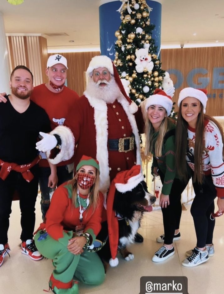Santa Paws at Nicklaus Children’s Hospital | Ale Ramos Therapy Animals