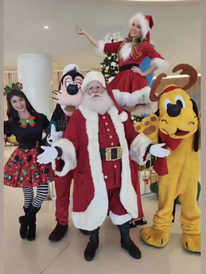 Santa Paws at Nicklaus Children’s Hospital | Ale Ramos Therapy Animals