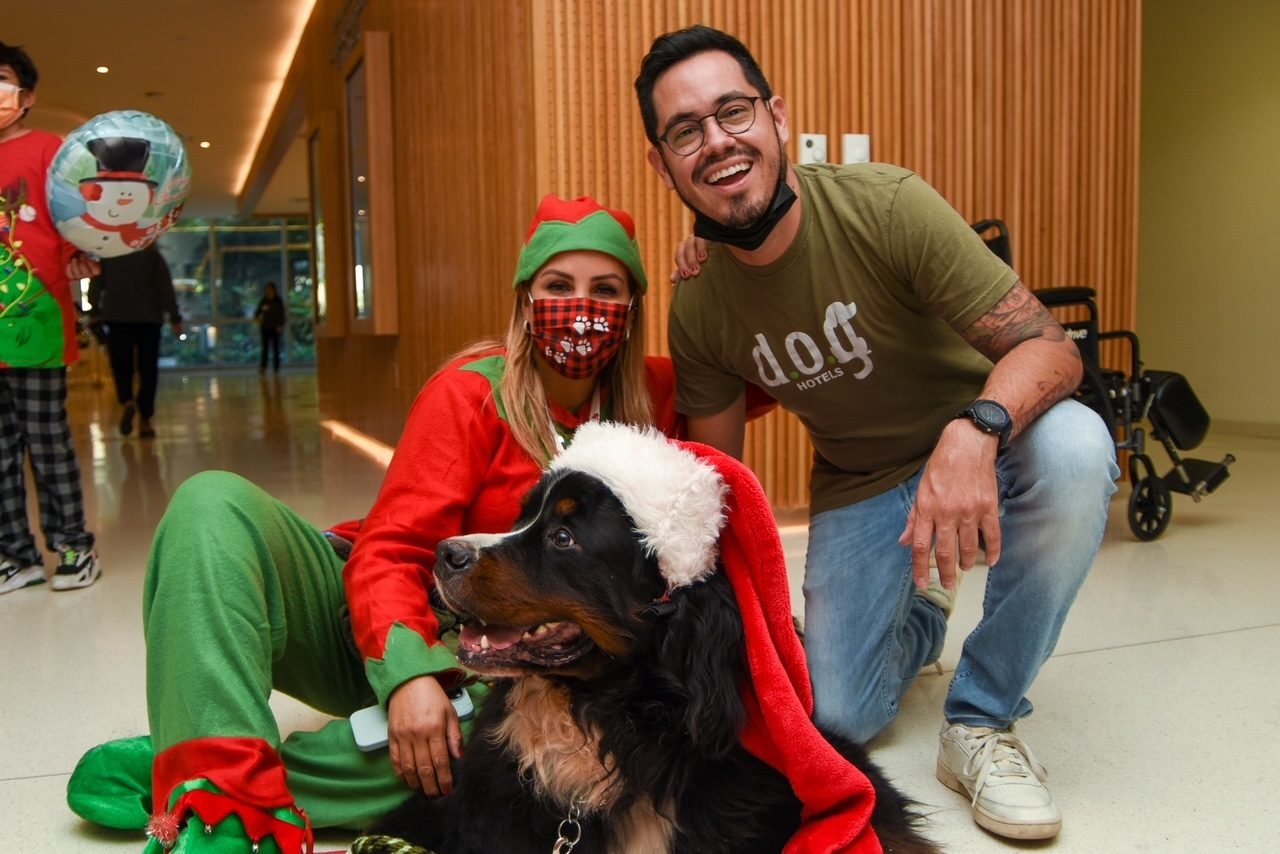 Santa Paws at Nicklaus Children’s Hospital | Ale Ramos Therapy Animals