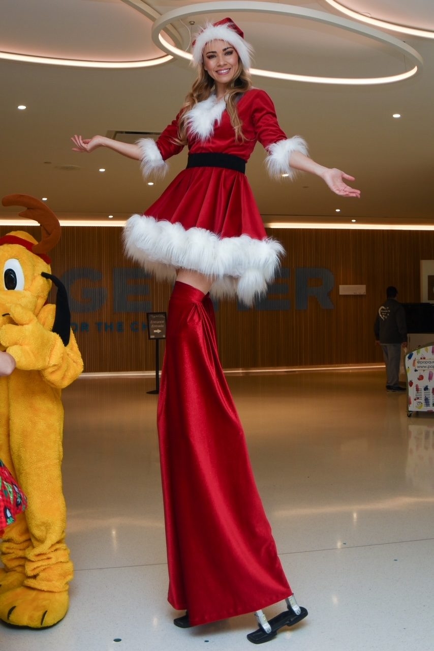 Santa Paws at Nicklaus Children’s Hospital | Ale Ramos Therapy Animals