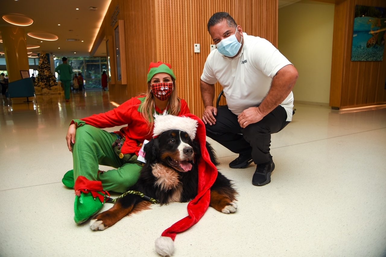 Santa Paws at Nicklaus Children’s Hospital | Ale Ramos Therapy Animals