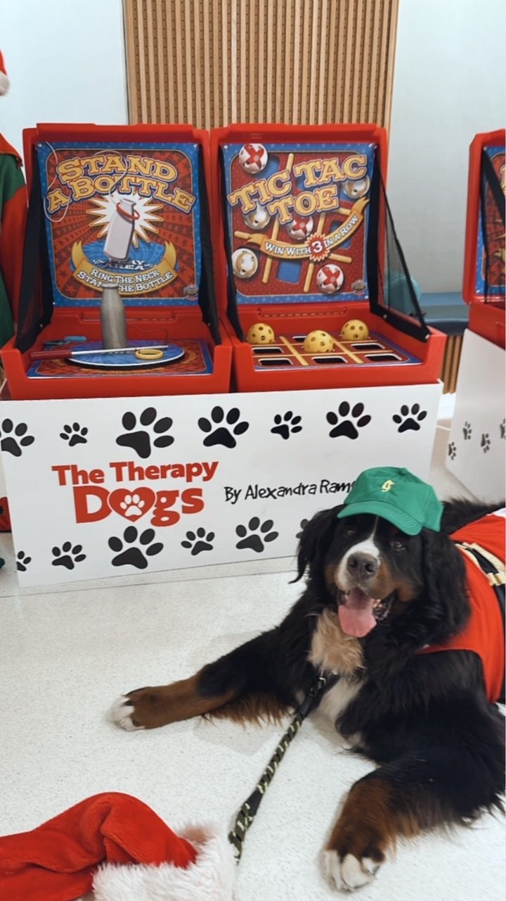Santa Paws at Nicklaus Children’s Hospital | Ale Ramos Therapy Animals