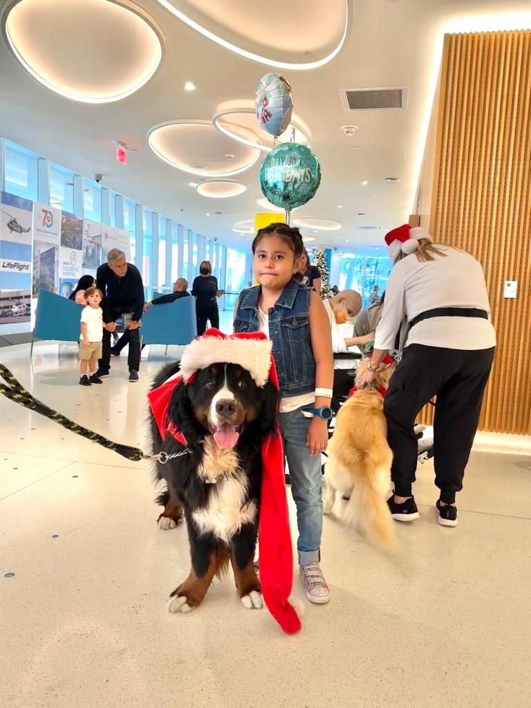 Santa Paws at Nicklaus Children’s Hospital | Ale Ramos Therapy Animals